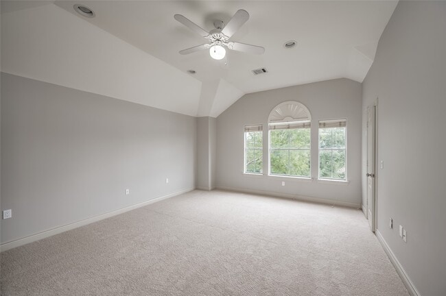 Building Photo - 315 Sandman St