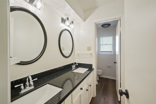 Building Photo - 719 Thornwood Dr