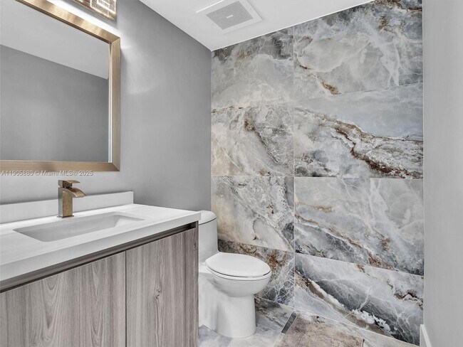 Building Photo - 665 NE 25th St