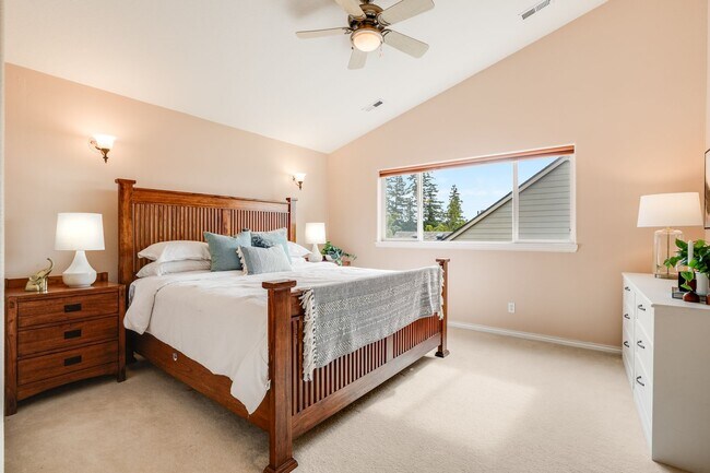 Building Photo - Beautiful 4 Bed, 3 Bath Rental Home in Bea...