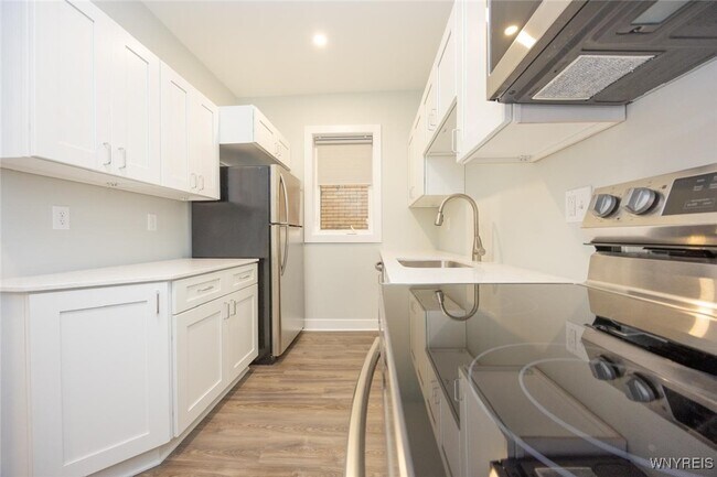 Building Photo - 1008 Elmwood Ave