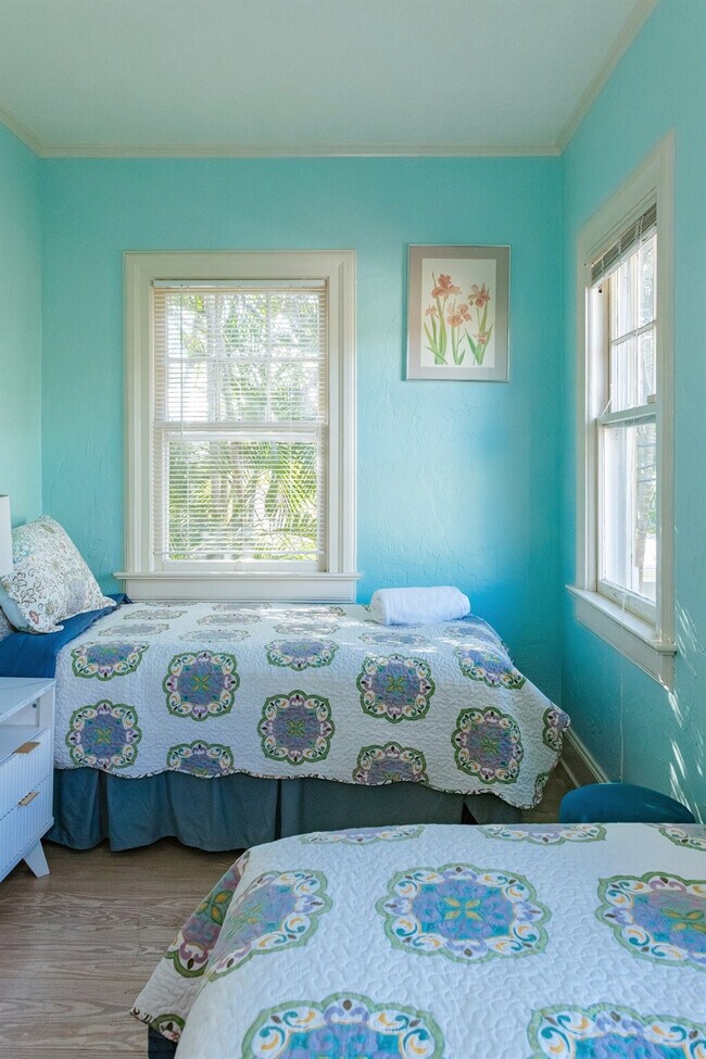 Building Photo - 519 28th St