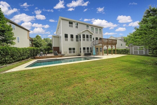 Building Photo - Gorgeous 4 Bed 3.5 Bath Home with Basement...