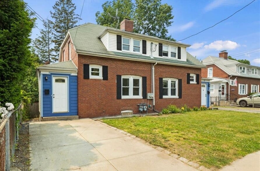 Primary Photo - 166 Roger Williams Ave