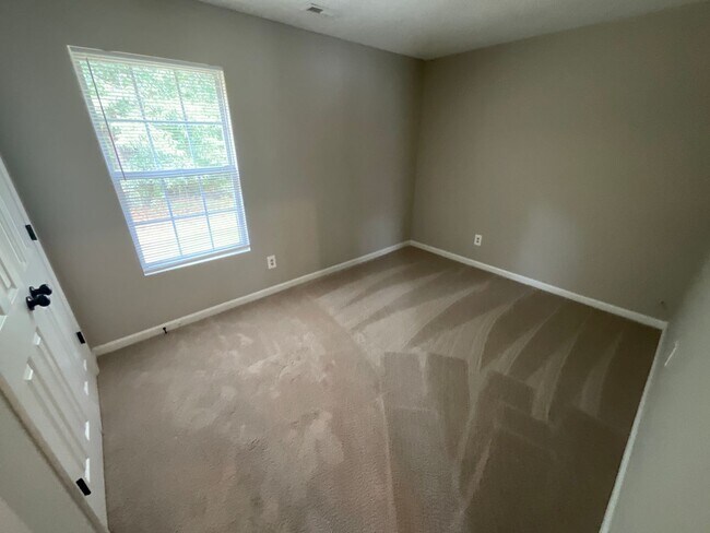 Building Photo - 2711 Ingleside Dr