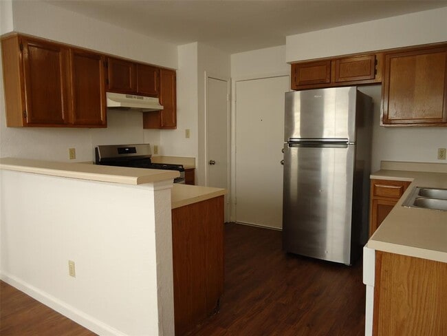 Building Photo - 811 Crieff Cross Dr