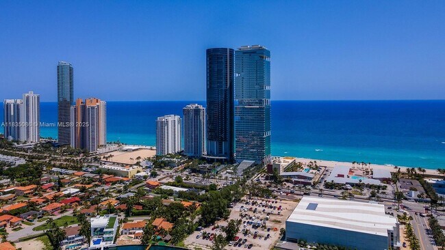 Building Photo - 18555 Collins Ave