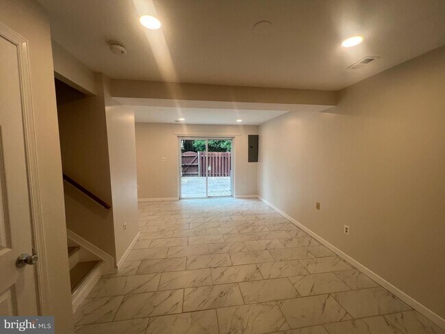Building Photo - 4200 Gerry Ln