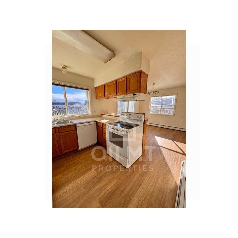 Building Photo - 1890 N Belmar Dr