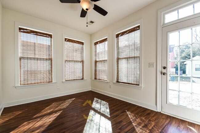 Building Photo - Modern 2x2.5 Living in the Heart of Park Circle