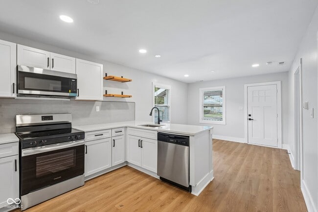 Building Photo - 3847 Hoyt Ave