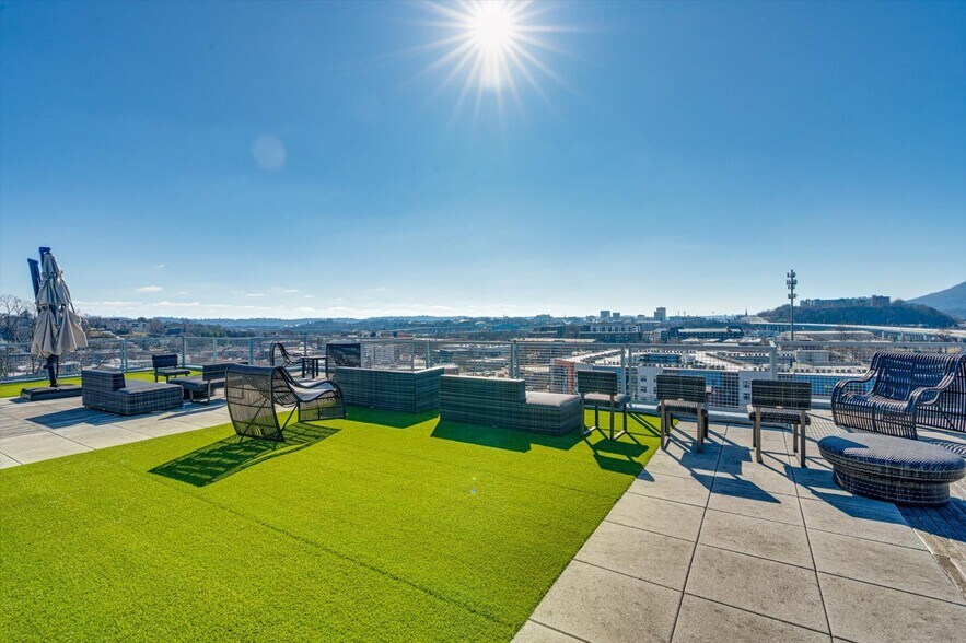 Building Photo - 411 Fairpoint St