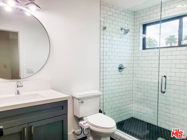 Building Photo - 11221 Hannum Ave