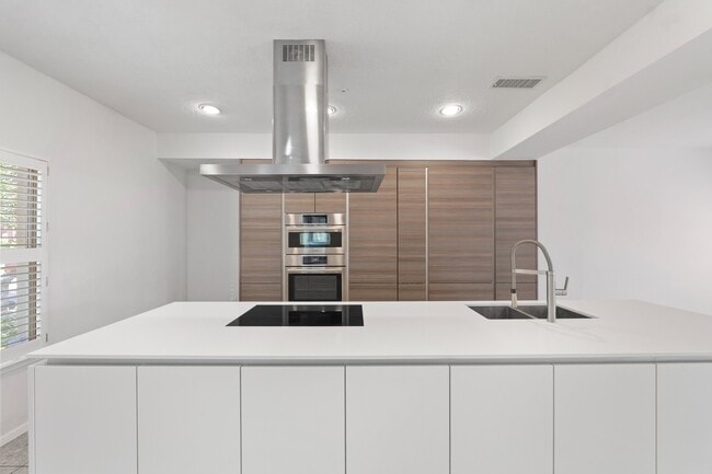 Building Photo - 57 Foxhall Crescent Dr