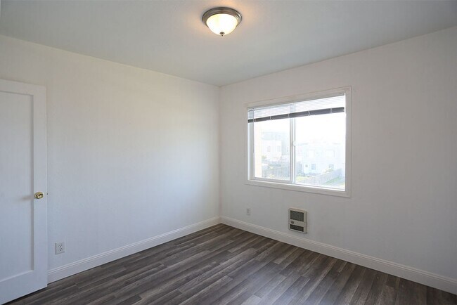 Building Photo - 1871 46th Ave