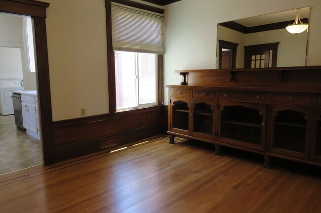 Building Photo - 152A