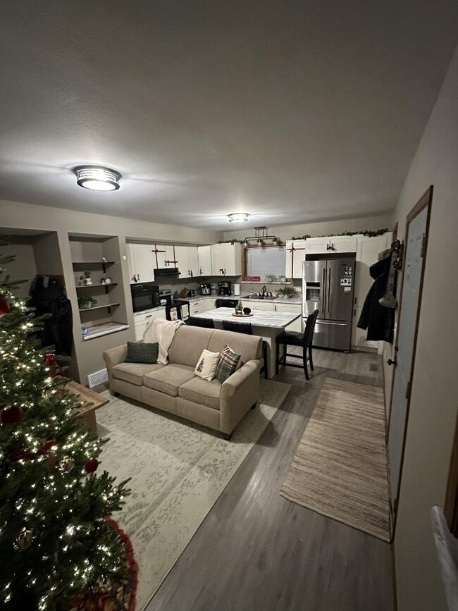 Building Photo - 118 N Wisconsin St