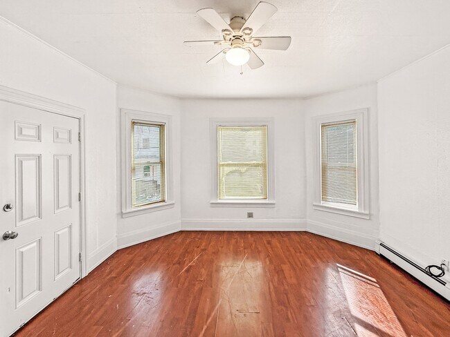 Building Photo - 28 Meadow St