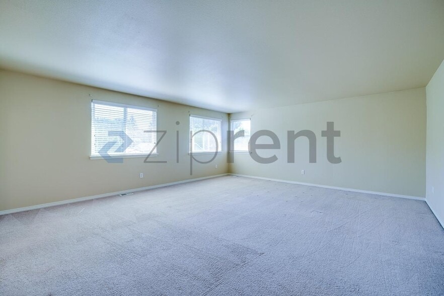 Building Photo - Unit