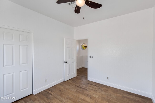 Building Photo - 2119 E New Bedford Dr