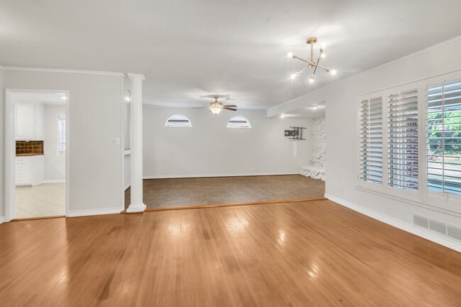 Building Photo - 5230 S Marion Ave