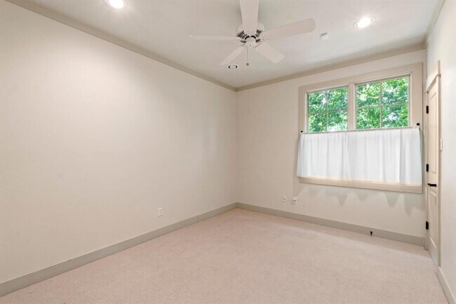 Building Photo - 3810 Ridgelea Dr