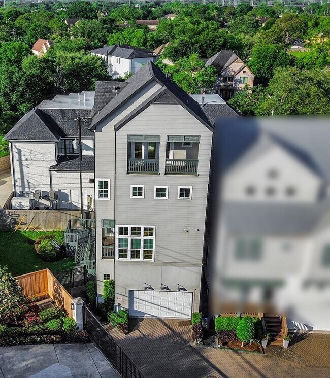 Building Photo - 4005 Woodshire Vlg Ests