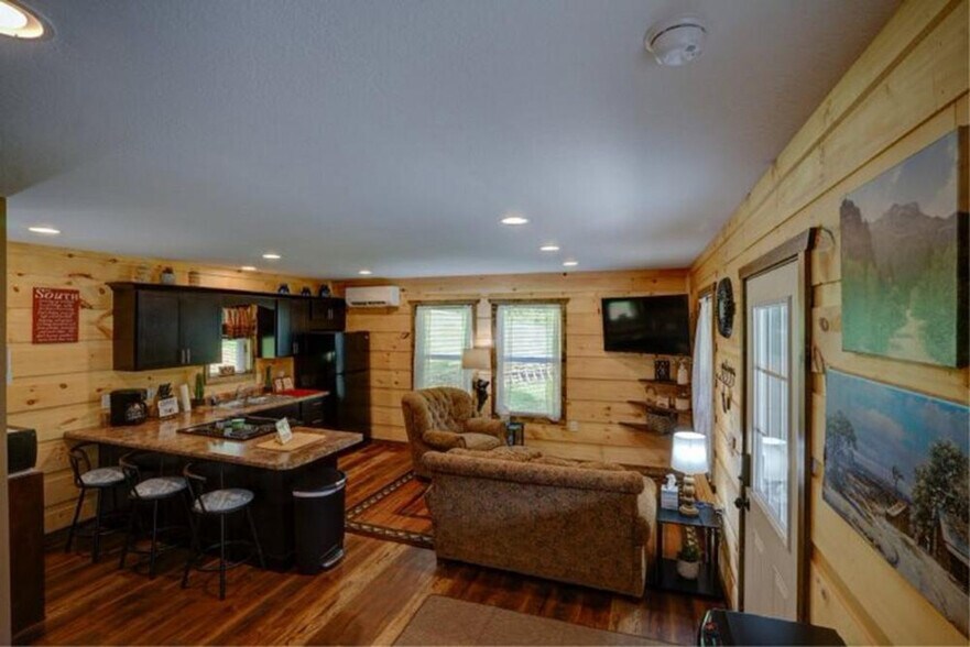 Building Photo - 642 Gladdens Creek Rd