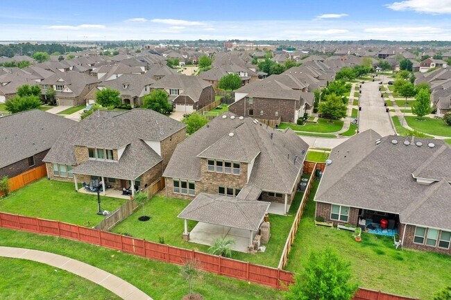 Building Photo - 25935 Foxrun Vista Dr