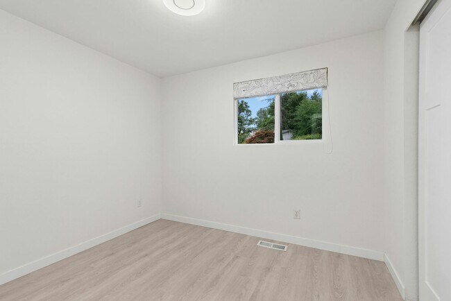 Building Photo - 4bd/2.5ba Bellevue Home