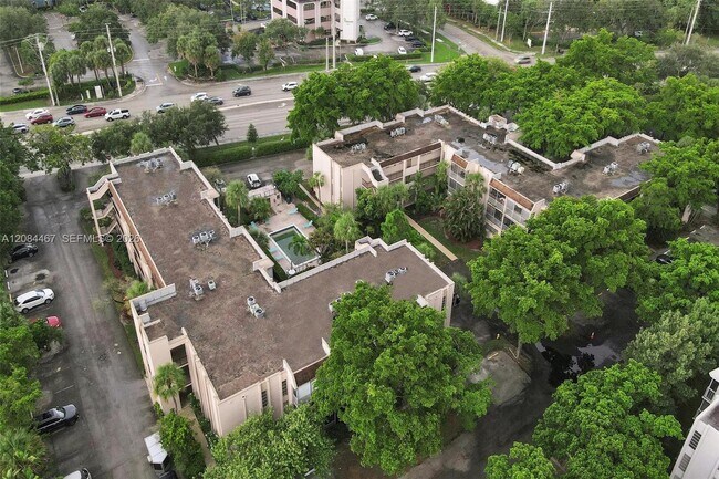 Building Photo - 469 N Pine Island Rd
