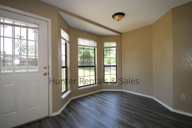 Building Photo - Two-Story Living!