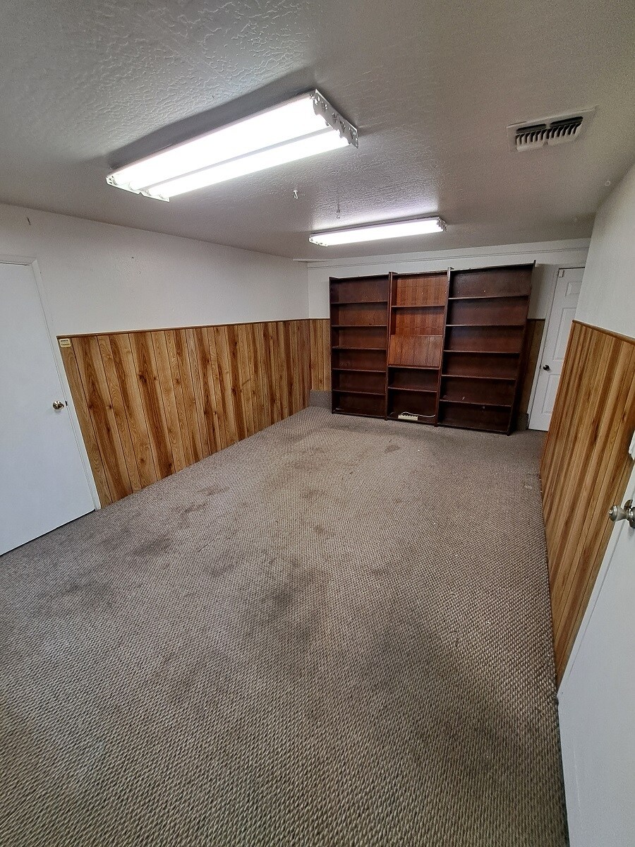 Garage Converted Room Not a Bedroom - 5517 Fiesta Rd