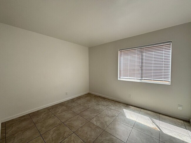 Building Photo - Renovated Spacious East Lancaster Single Story Home