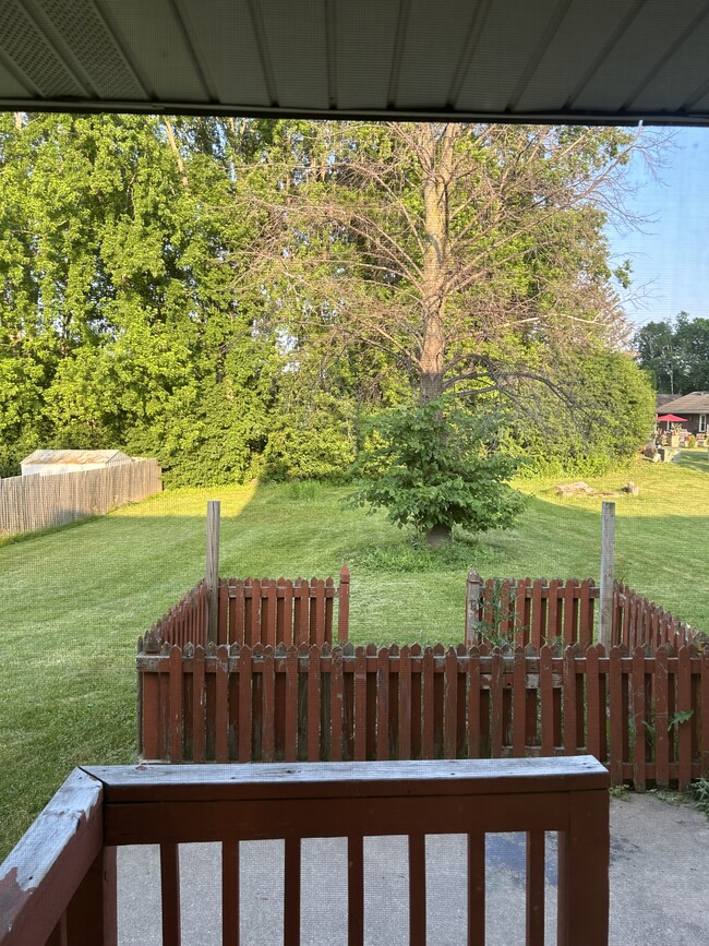 Building Photo - 2191 Packerland Dr
