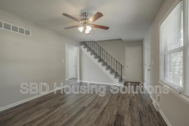 Building Photo - 9710 Hillcrest Rd
