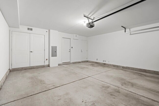 Building Photo - 103 E Crystal Lake Ave