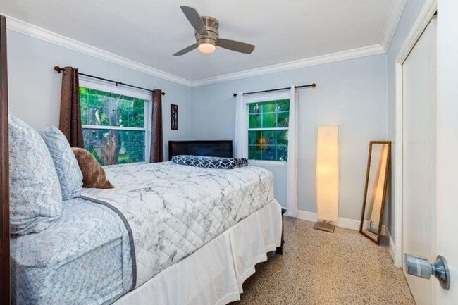 Building Photo - 145 SE 3rd Ave