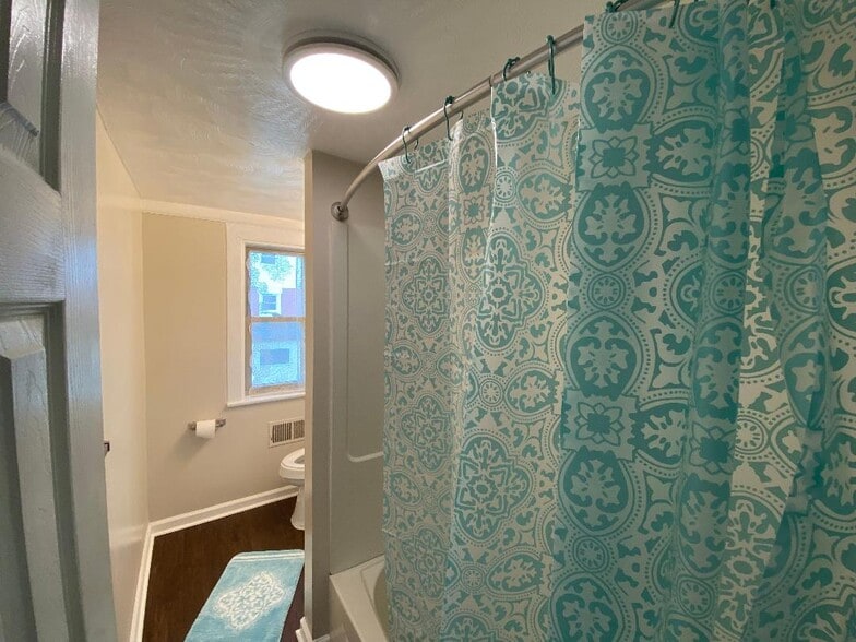 Building Photo - 218 N 12th Ave