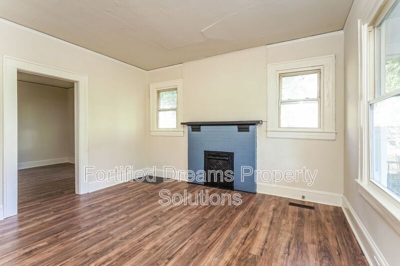 Building Photo - 2230 Greenway Ave NW