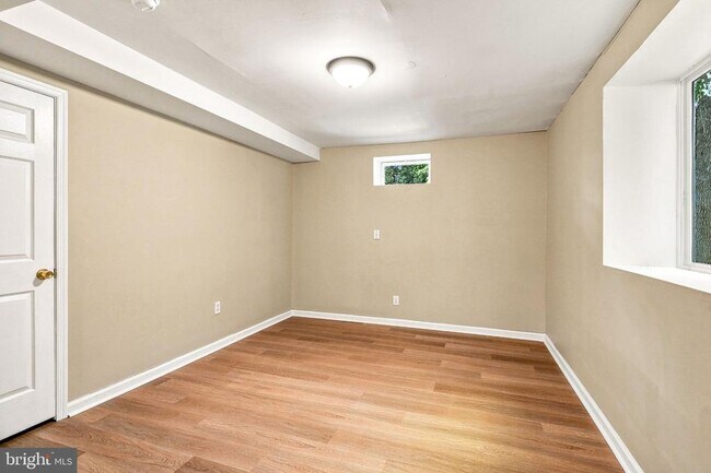 Building Photo - 208 Hartford Rd
