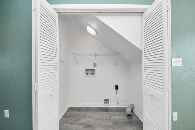 Building Photo - Waterfront Rental