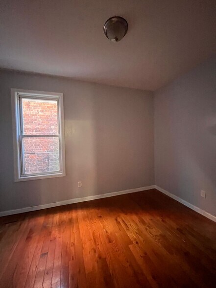 Building Photo - 143 Pearsall Ave