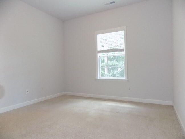 Building Photo - 121 Wineberry Wy