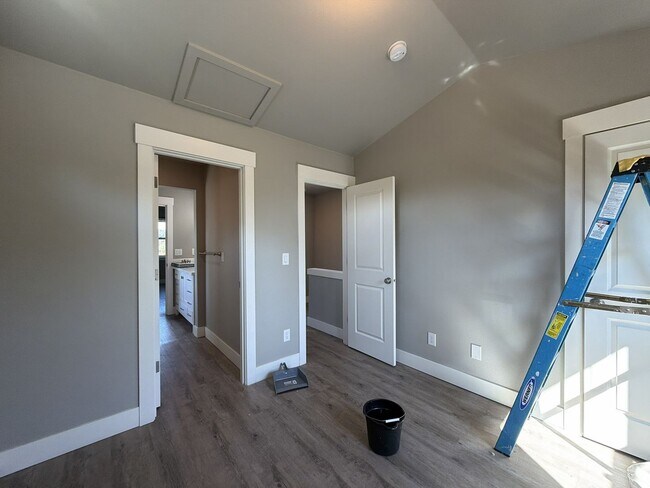 Building Photo - 13214 NE Glisan St