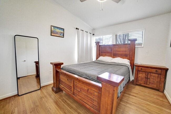 Building Photo - 204 Woodside Dr