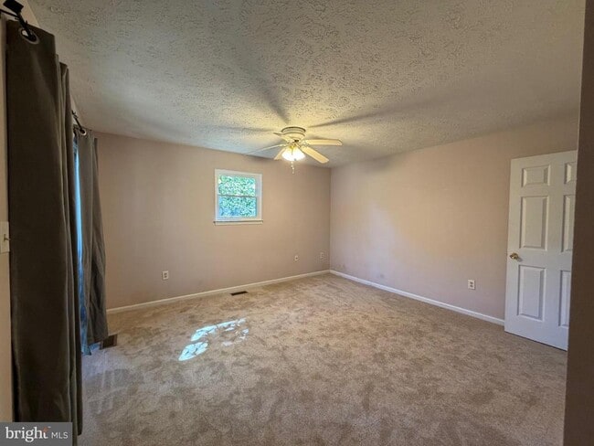 Building Photo - 184 Fargo Rd