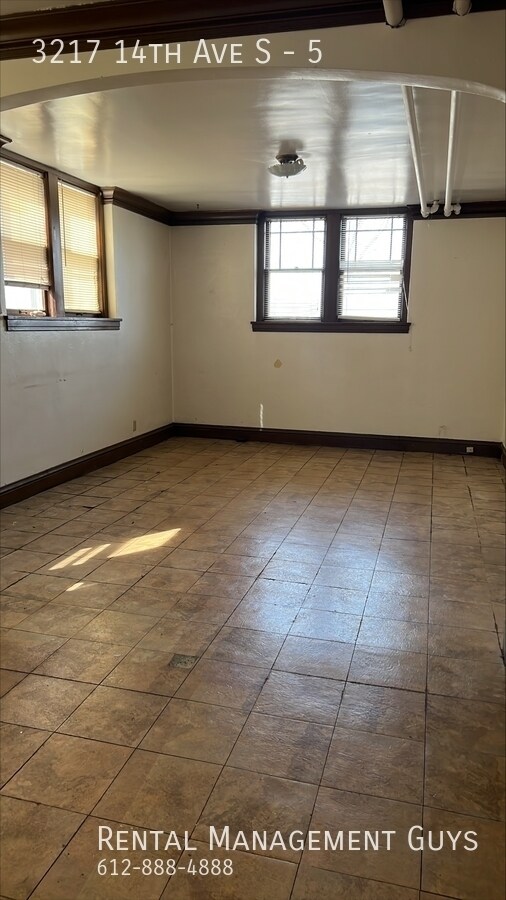 Building Photo - 3217 14th Ave S