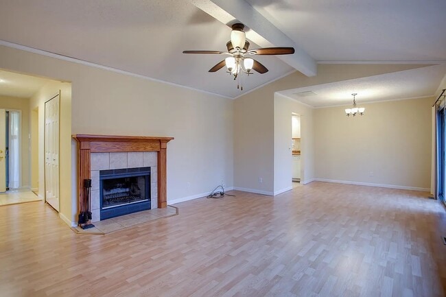 Building Photo - 3003 Valerie Dr