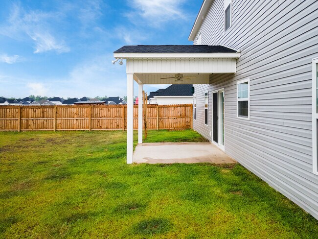 Building Photo - 917 Uplands Ln